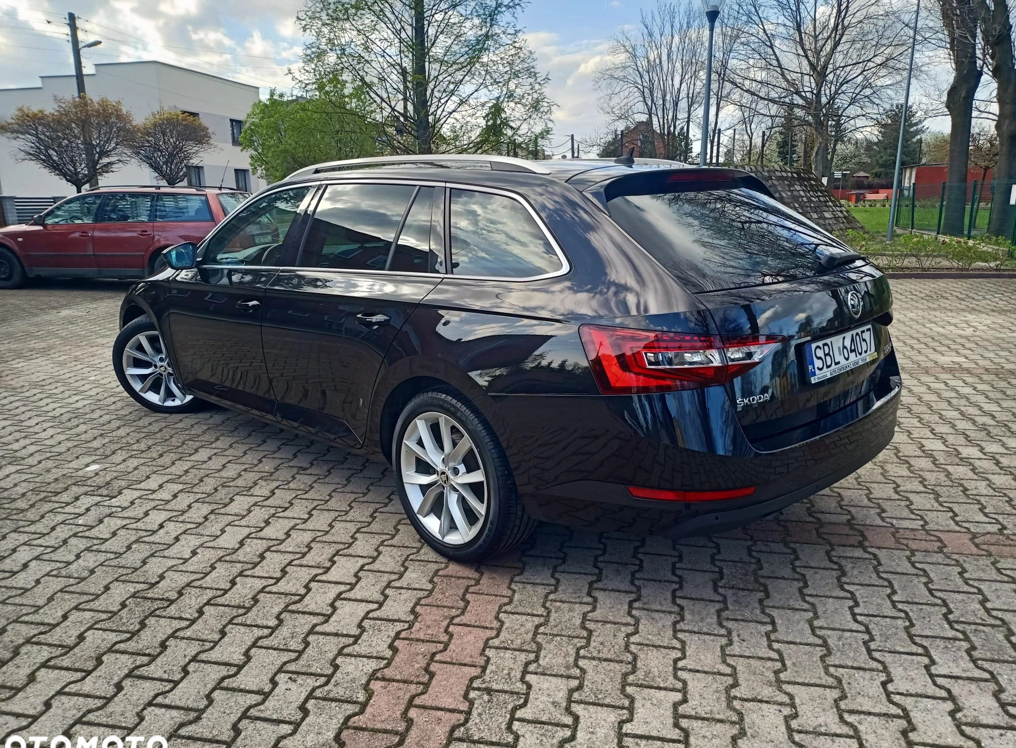 Skoda Superb cena 87900 przebieg: 190000, rok produkcji 2018 z Grybów małe 742
